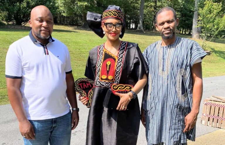 Rencontre entre Maybelle Boma et le Roi Mfon Mforifoum Mbombo Njoya Mouhammad Nabil pour promouvoir la culture camerounaise